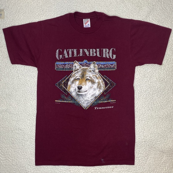Vintage Jerzees Gatlinburg Tennessee Wolf T-Shirt: Size Medium - Picture 1 of 9